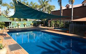 Coachhouse Marina Resort